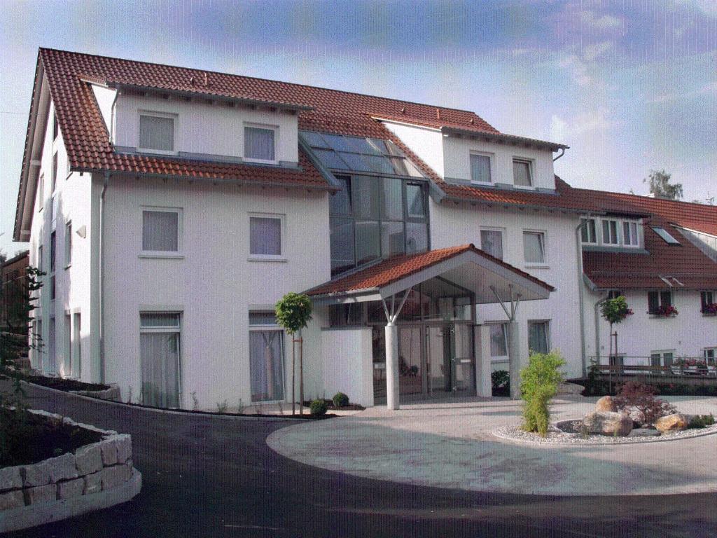 Hotel Gasthof Schuetzen Gbr Laupheim Exterior foto