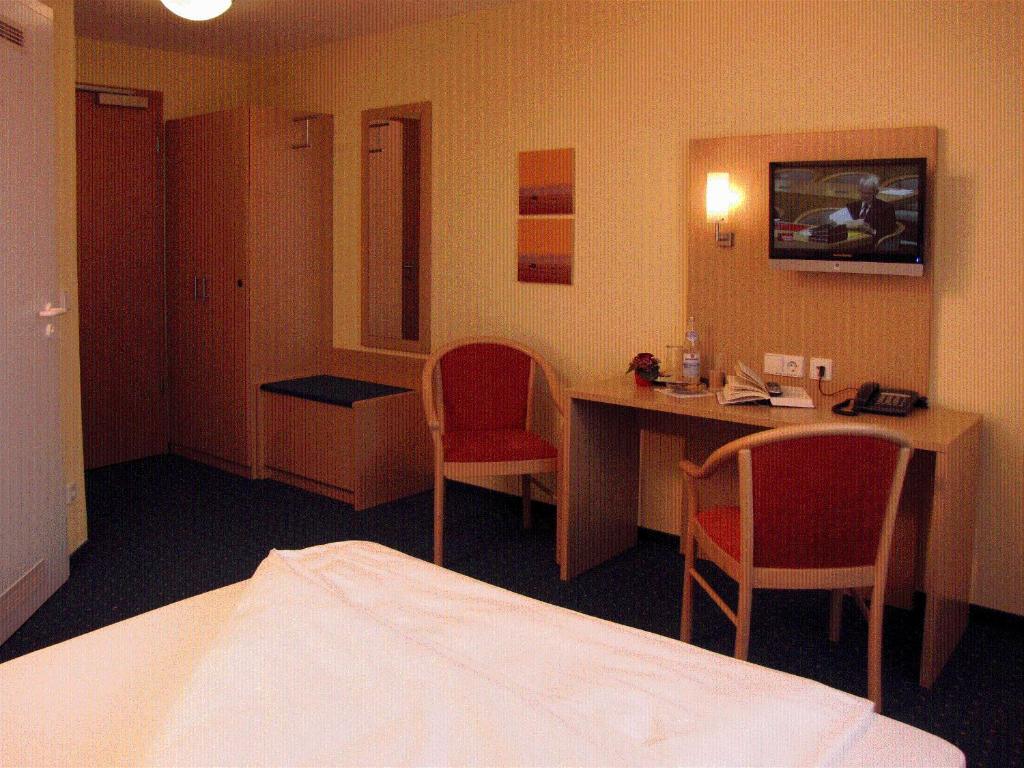 Hotel Gasthof Schuetzen Gbr Laupheim Exterior foto