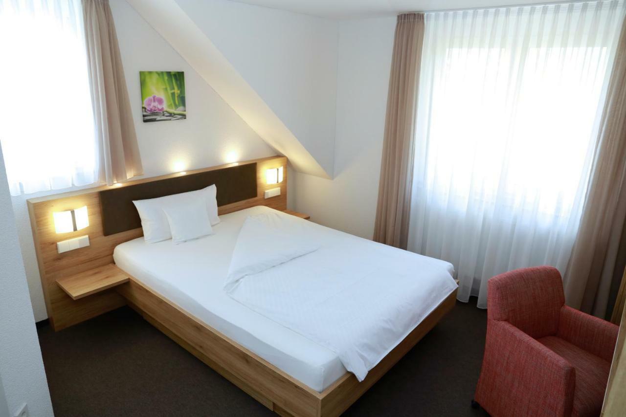 Hotel Gasthof Schuetzen Gbr Laupheim Exterior foto